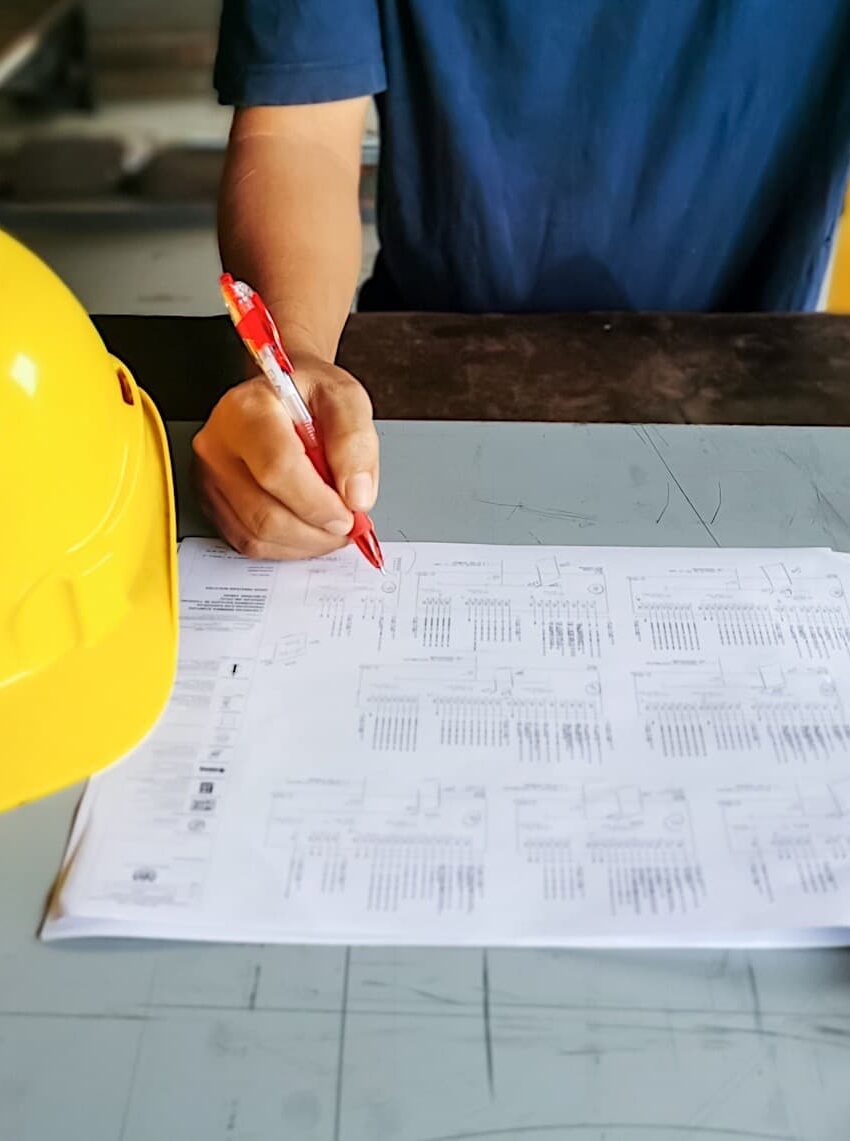 https://web.appdigital.de/wp-content/uploads/2023/09/supervisor-working-at-factory-with-drawing-plan-2022-12-03-18-56-34-utc-850x1141.jpg