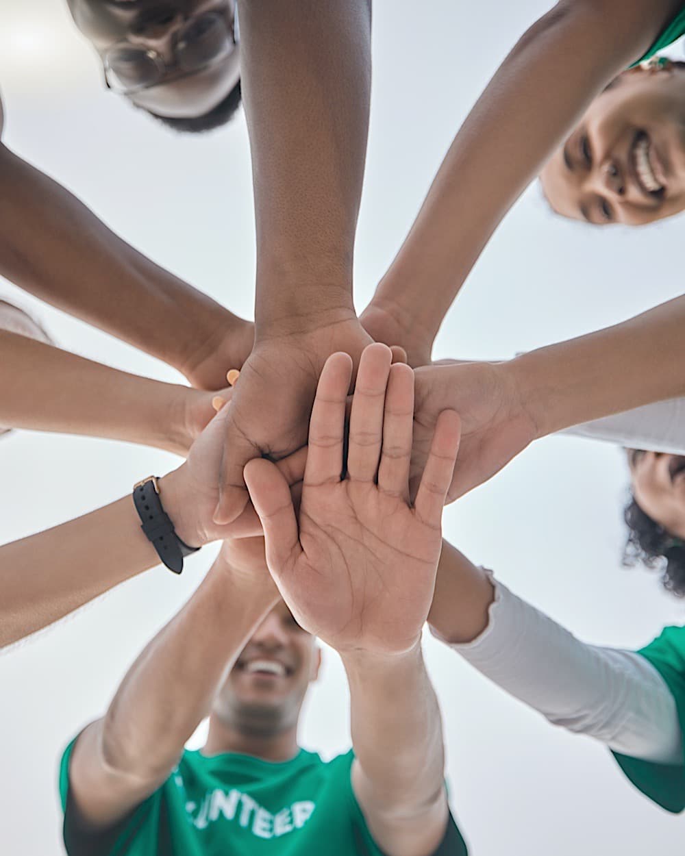 https://web.appdigital.de/wp-content/uploads/2023/09/teamwork-volunteer-and-support-with-hands-of-peop-2023-02-15-01-26-50-utc.jpg